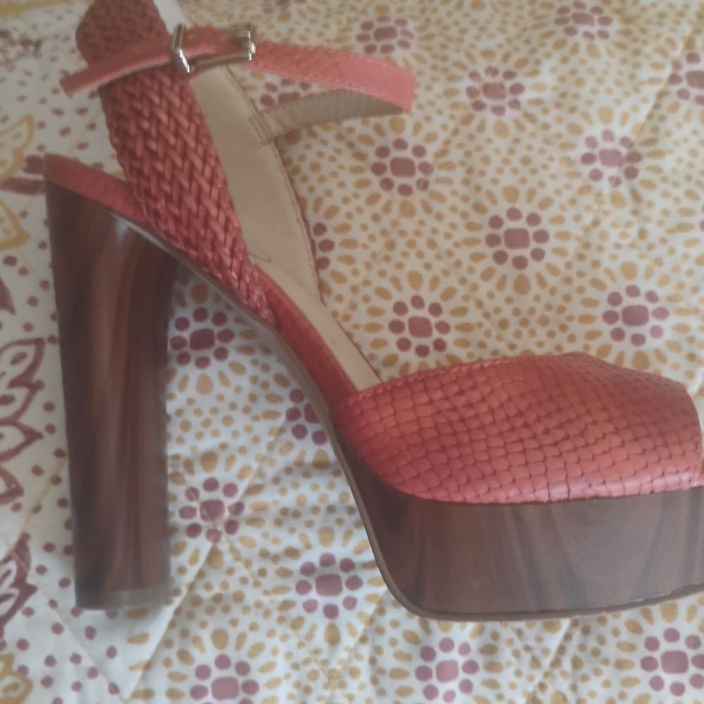 Jessica Simpson Textured Red Heels - Picture 3 of 8